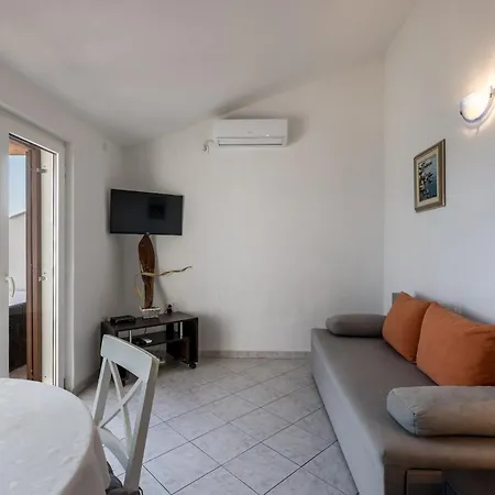 Apartment Apartments By The Sea Milna, Vis - 8946 *