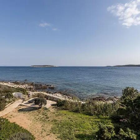 Apartments By The Sea Milna, Vis - 8946 * Rukavac (Vis)
