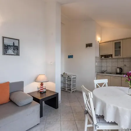 Apartment Apartments By The Sea Milna, Vis - 8946 *