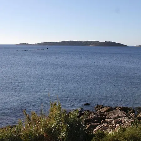 Apartments By The Sea Milna, Vis - 8946 Apartment Rukavac (Vis)