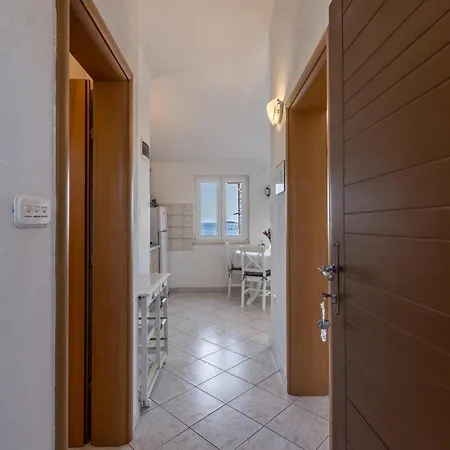 Appartamento By The Sea Milna, Vis - 8946